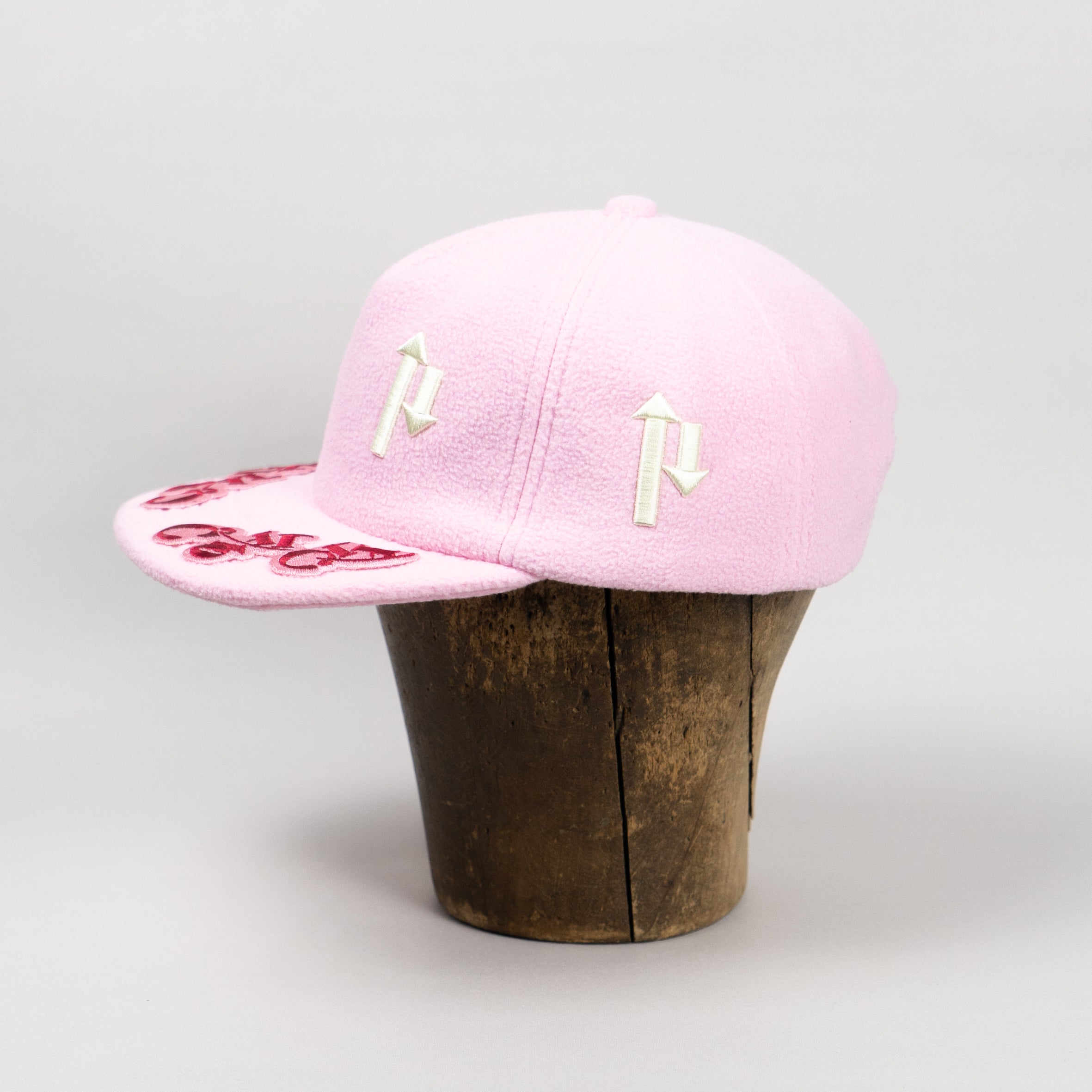 PHINGERIN × ALLCAPS ARROW FLEECE HAT - APOLLO