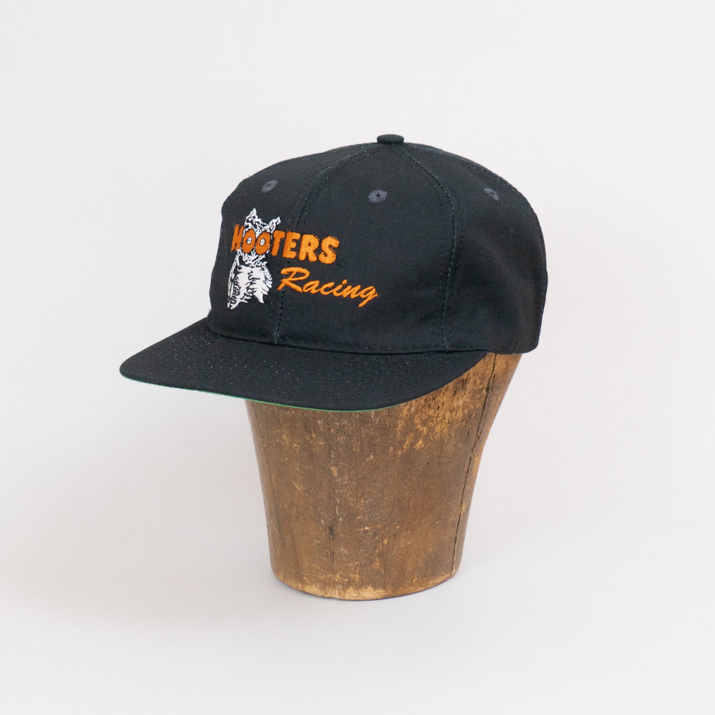 Hooters Racing – ALLCAPS